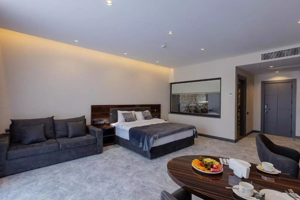 مونارچ باتومی