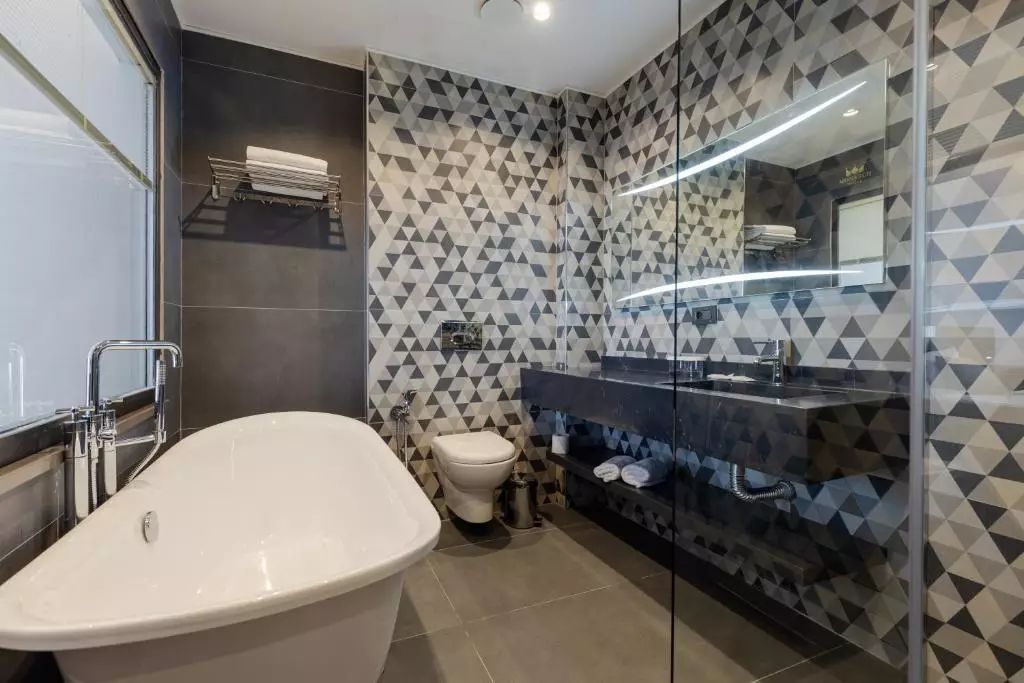 هتل مونارچ باتومی