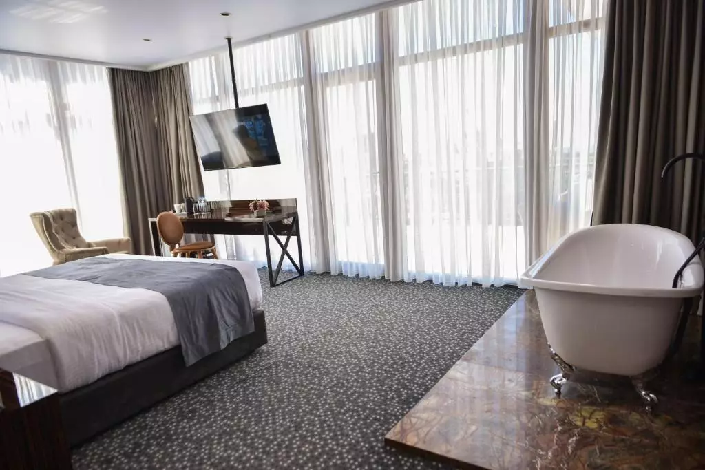 مونارچ باتومی