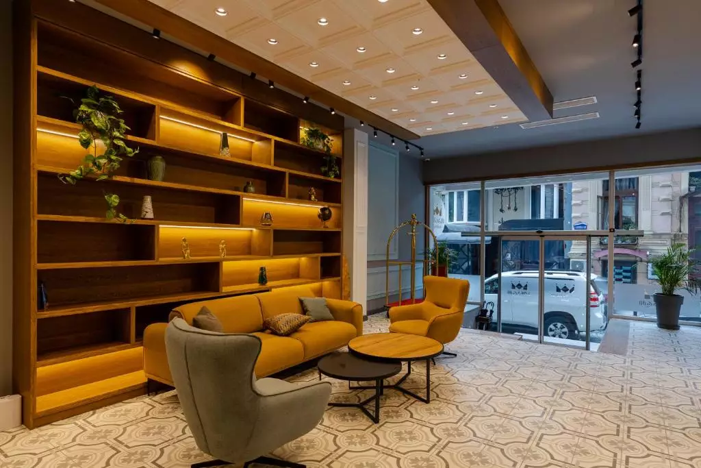 مونارچ باتومی