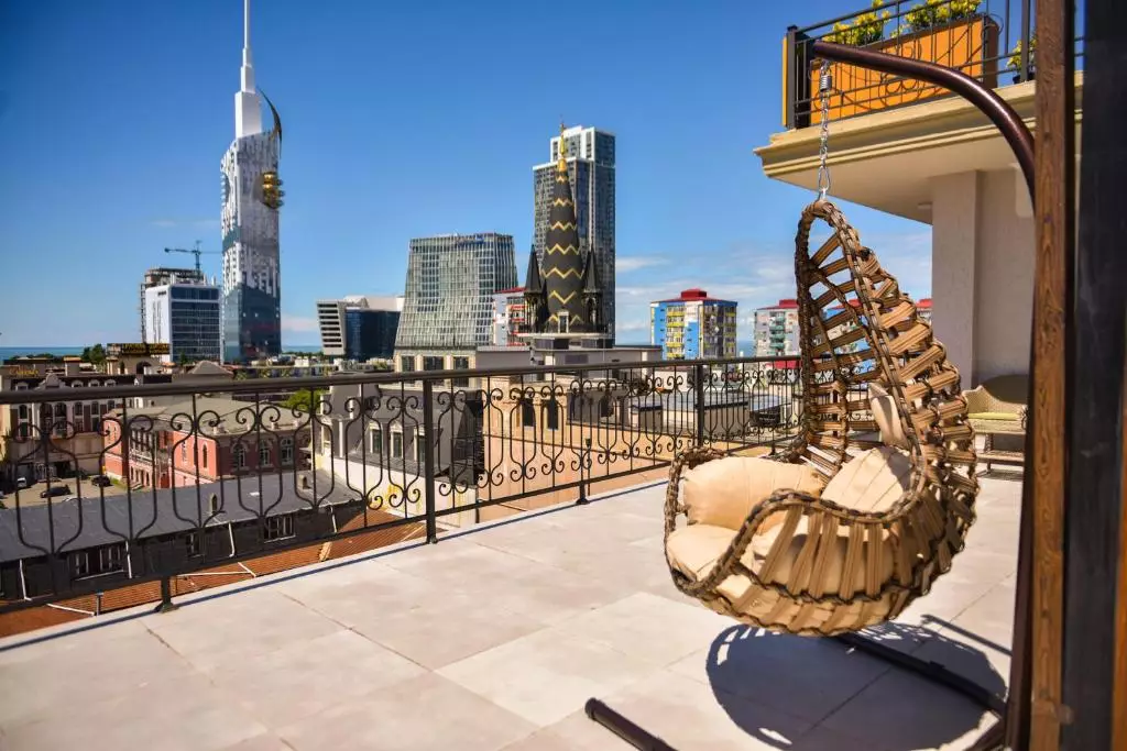 مونارچ باتومی