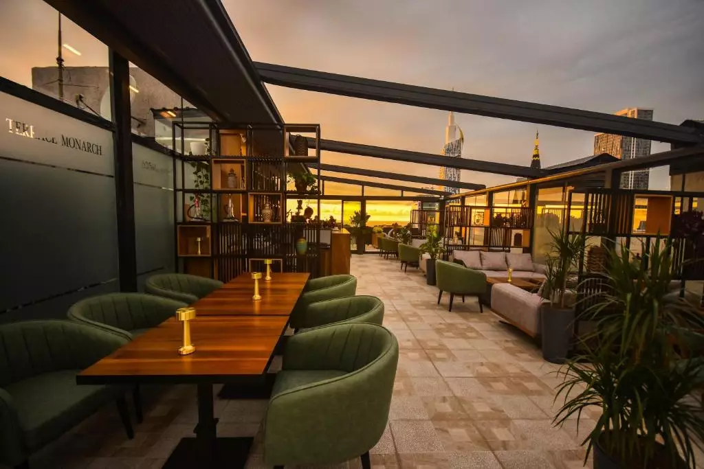 مونارچ باتومی