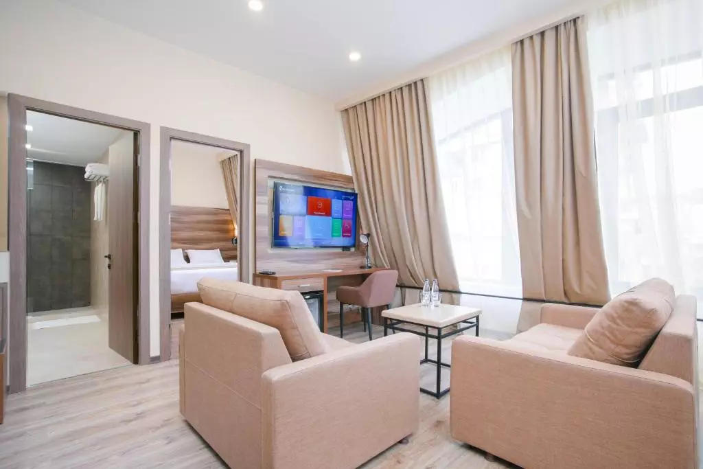 ناچو بای استلار ایروان