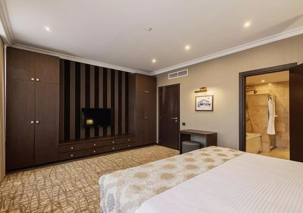 نشنال بای استلار ایروان