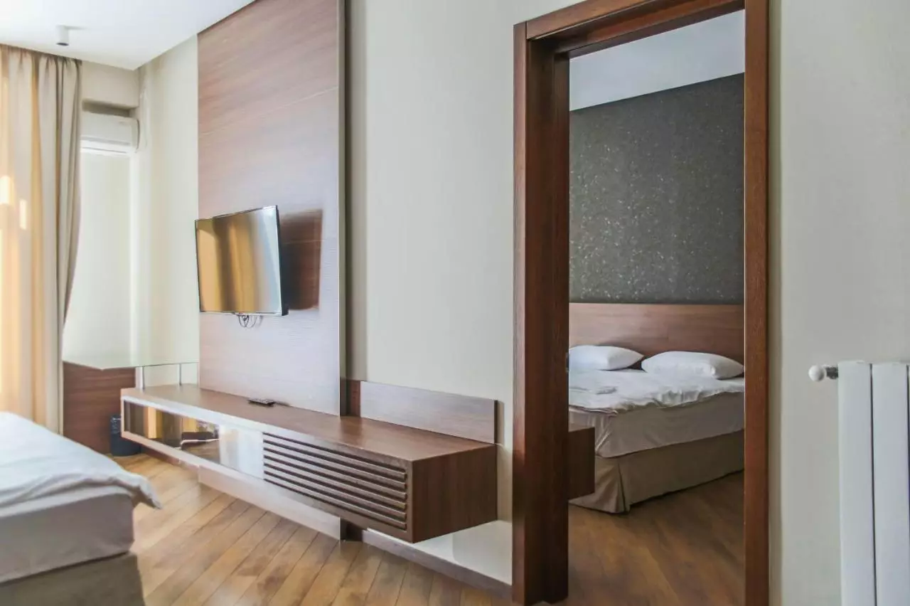 نینا پالاس تفلیس