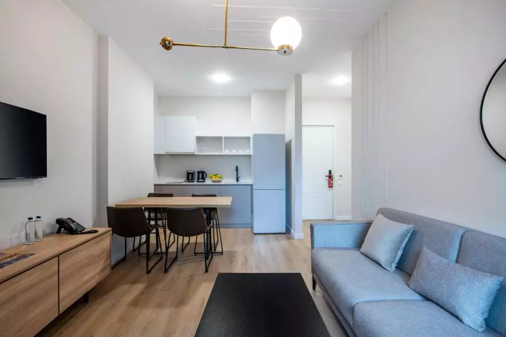 استپس و سوئیت باتومی