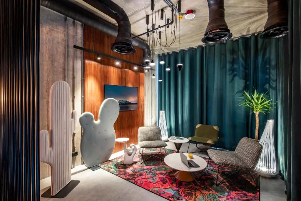 استپس و سوئیت باتومی