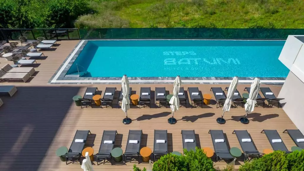 استپس و سوئیت باتومی