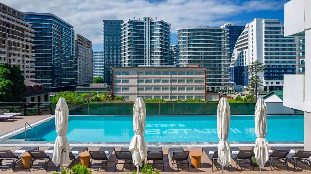 هتل استپس و سوئیت باتومی