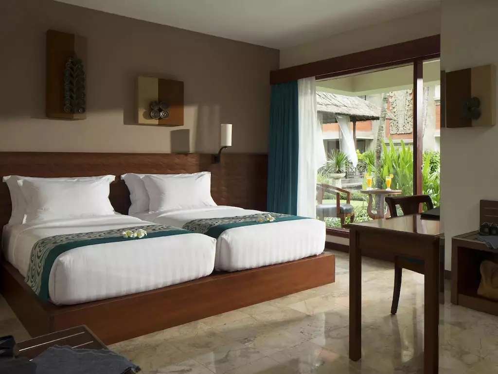 هتل وایت رز کوتا ریزورت