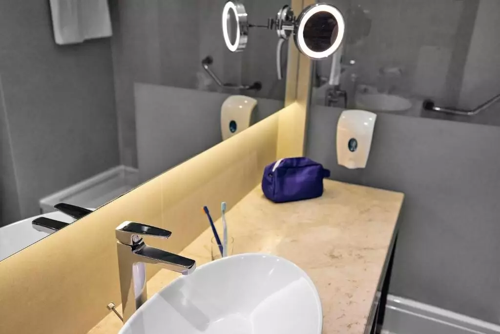 تی یو آی بلو گرند آزور هتل