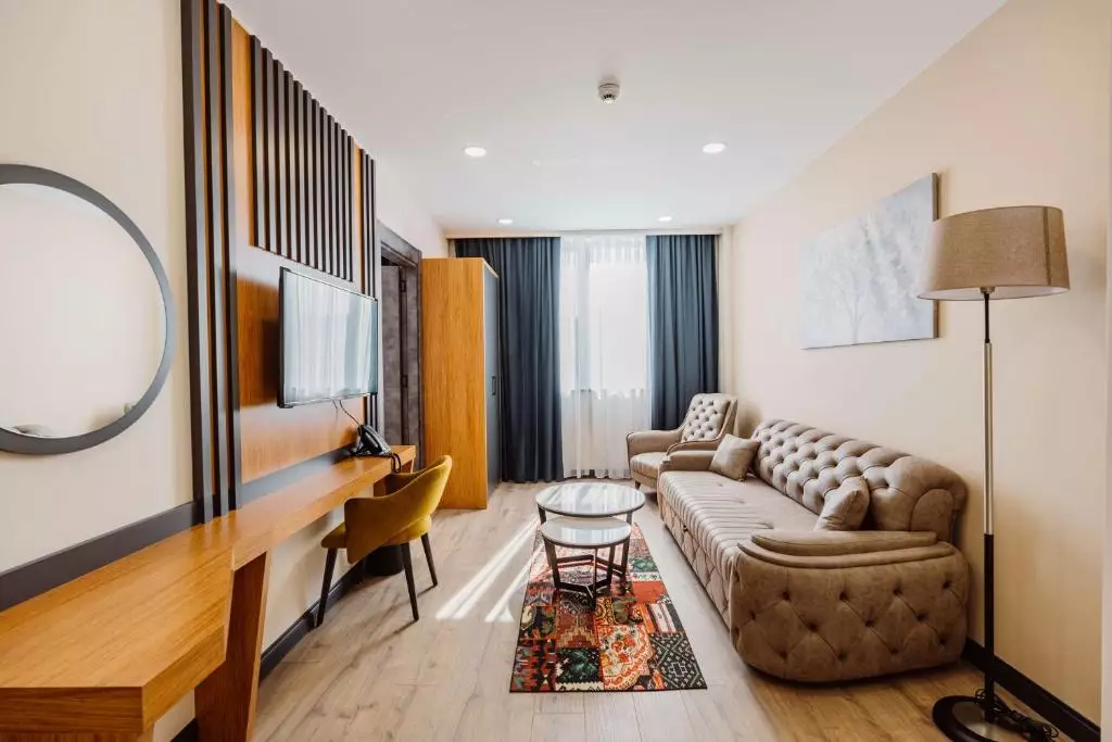 بست وسترن پلاس باتومی