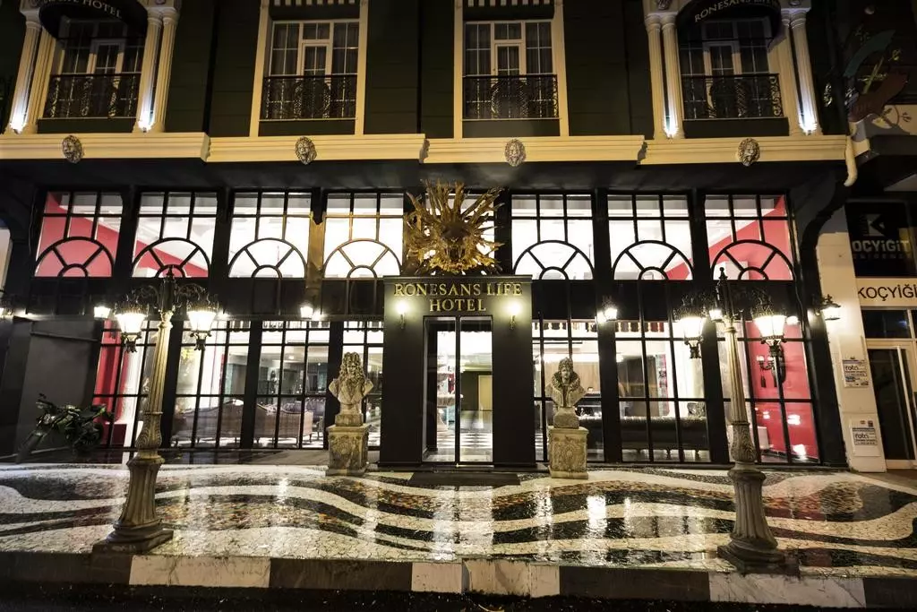 رونسانس لایف