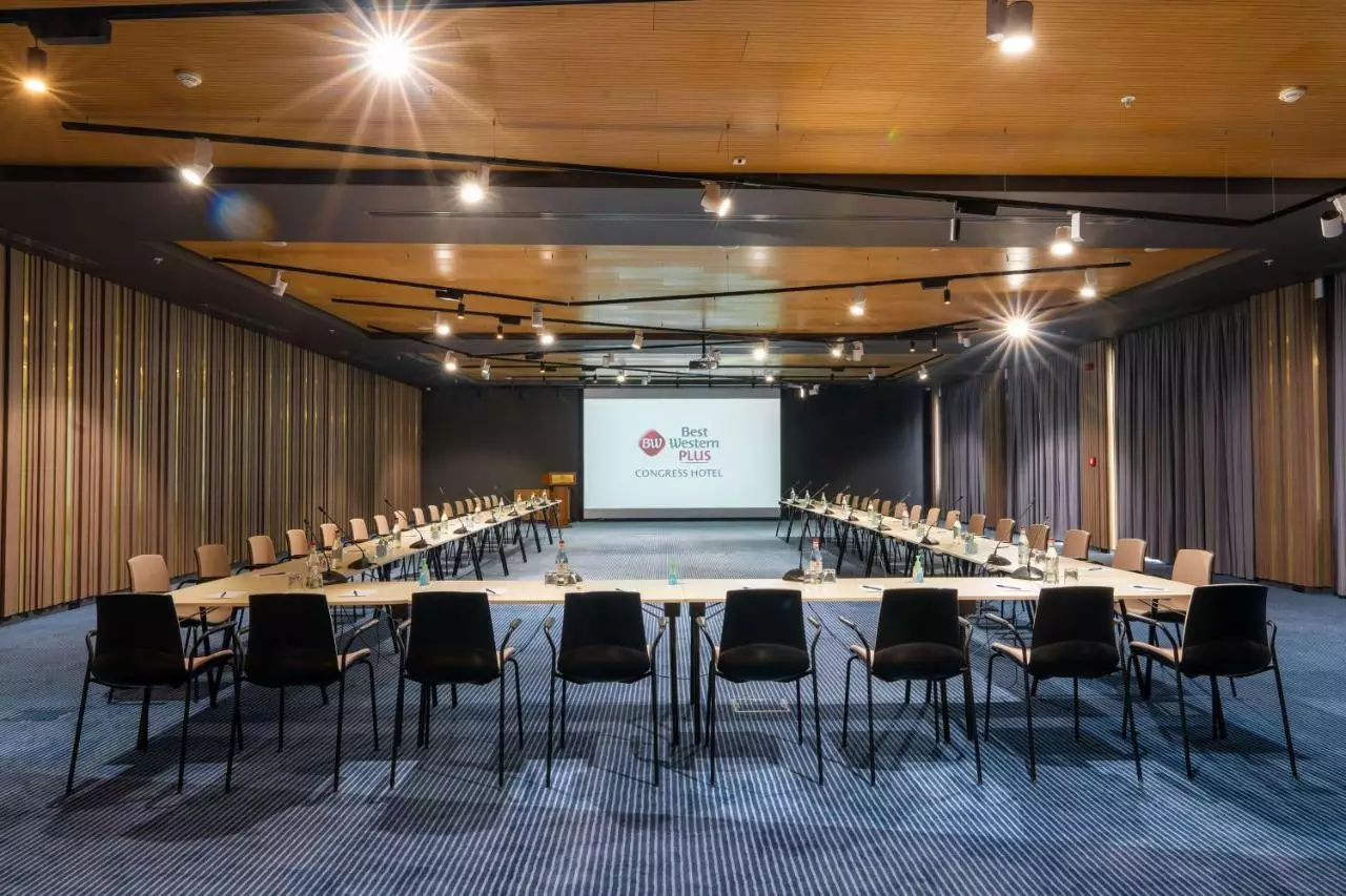 بست وسترن پلاس کانگرس ایروان