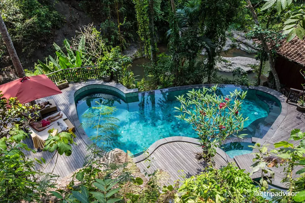 هتل آدیوانا سوارگا لوکا ریچریت ریزورت