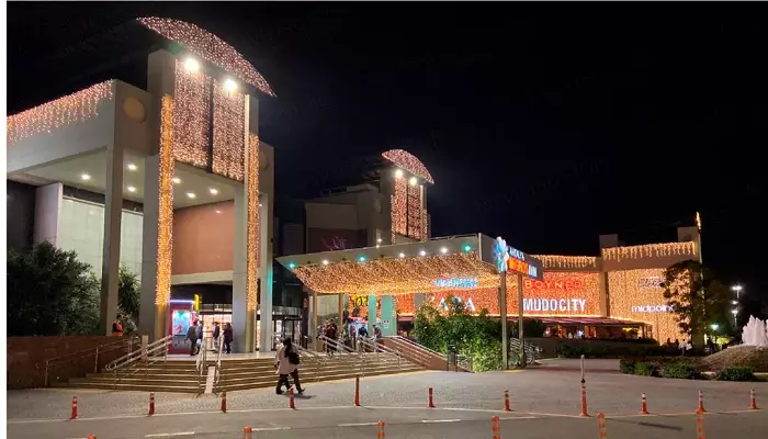 تصویری از مرکز خرید میگروس آنتالیا در شب