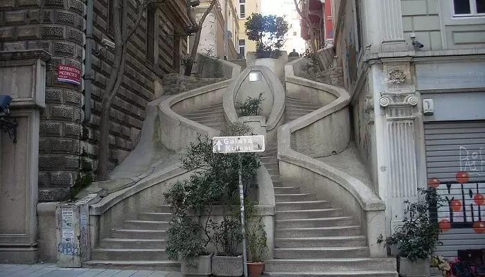 تصویری از پلکان کاموندو