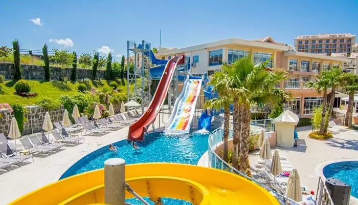 نمایی از پارک آبی کوش آداسی گلف و اسپا