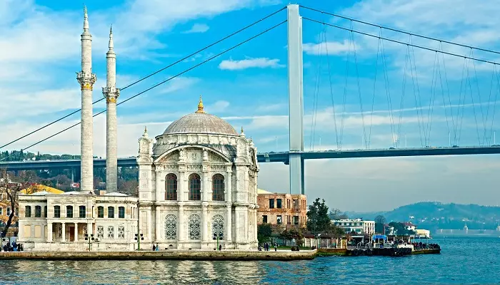 تصویری از نمای بیرونی مسجد اورتاکوی