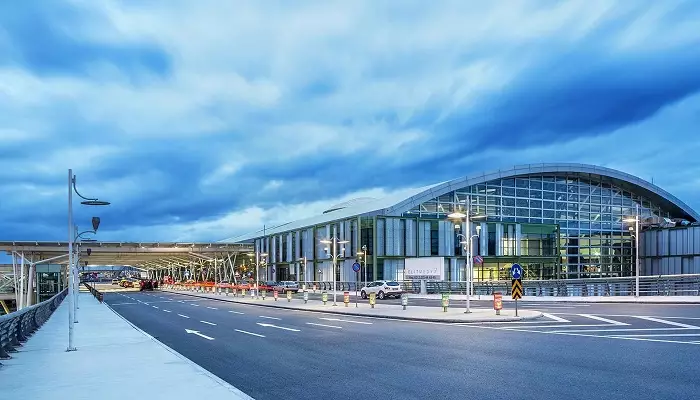 فرودگاه عدنان مندرس