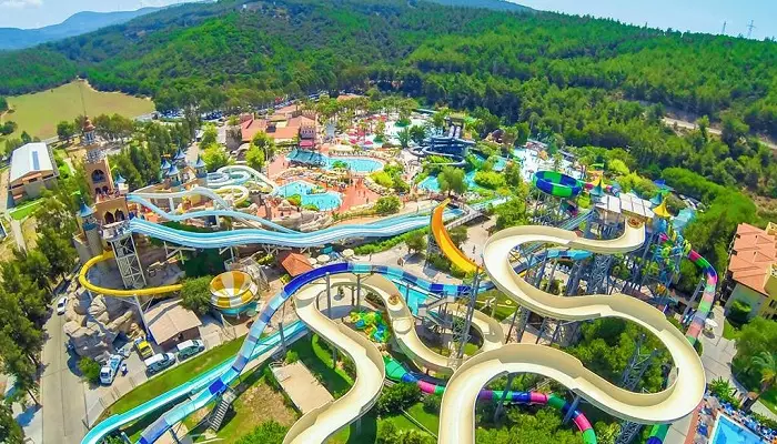 نمایی از پارک آبی آکوا فانتزی کوش آداسی