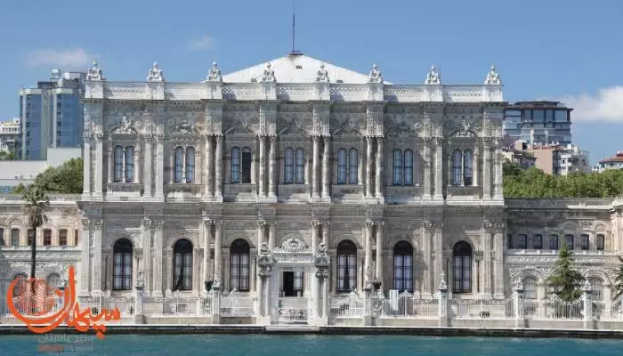 کاخ دولما باغچه استانبول در تنگه بسفر