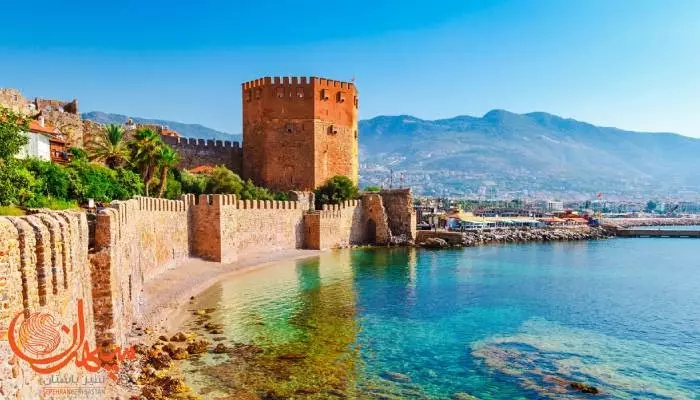 قلعه قرمز از جاذبه های تاریخی شهر آلانیا در نزدیکی آنتالیا