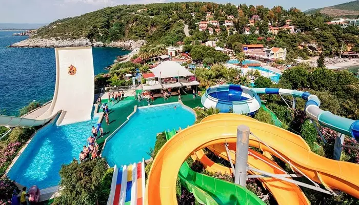 تصویری از پارک آبی هتل پاین بی هالیدی ریزورت