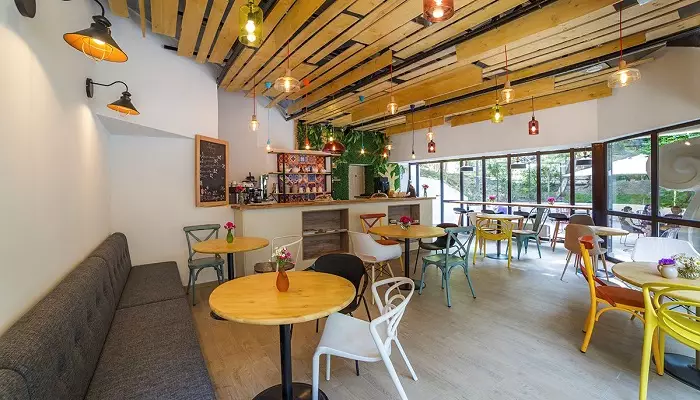 رستوران در نزدیکی پل صلح تفلیس