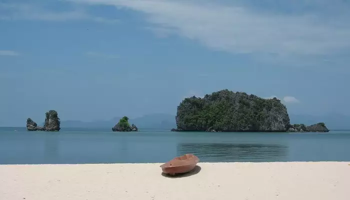 تصویری از ساحل تانجونگ رو