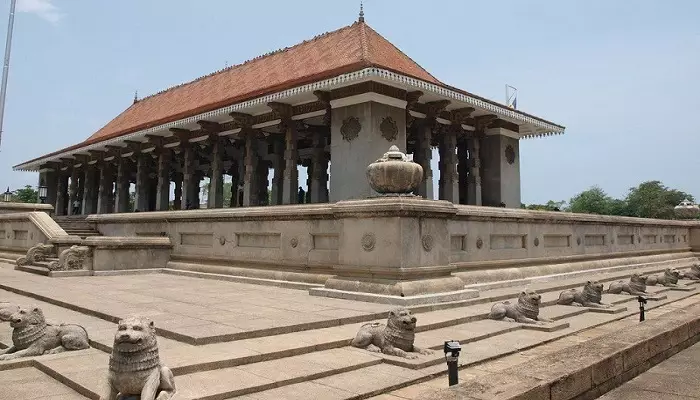 تصویری از یک میدان