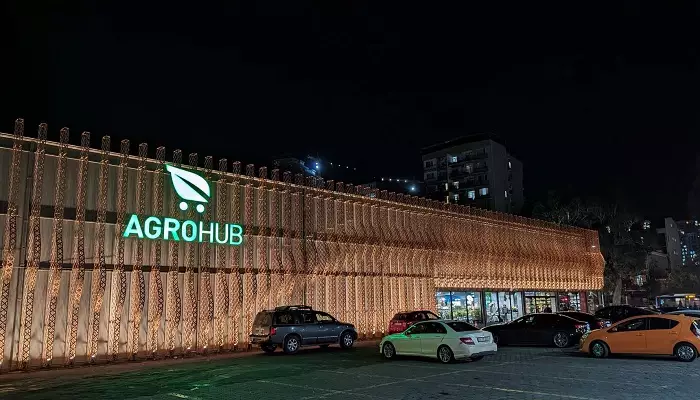 تصویری از مرکز خرید آگروهاب باتومی در شب