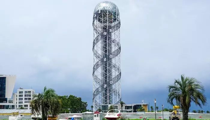 تصویری از برج الفبا در باتومی