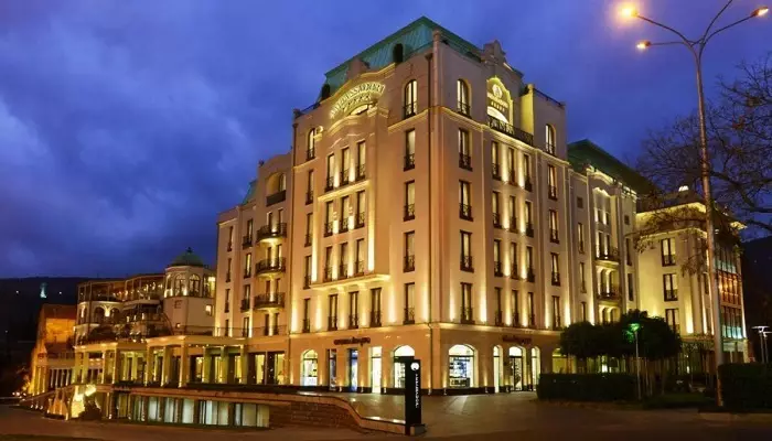 هتل آمباسادوری تفلیس