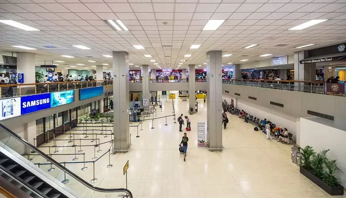 فضای داخلی فرودگاه باندرانیکی