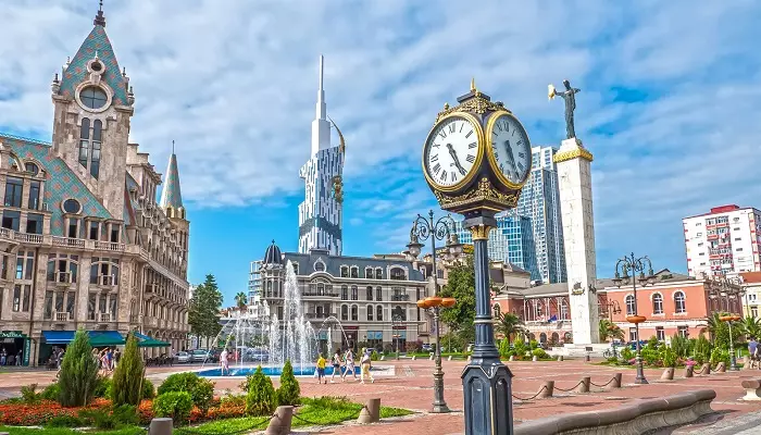 نمایی از میدان پیازا باتومی