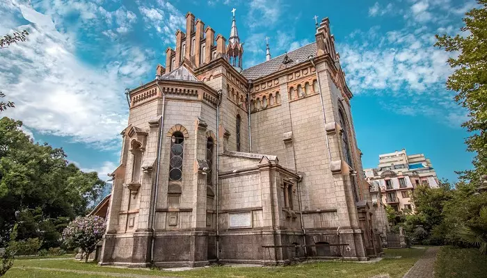 تصویری از کلیسای جامع مادر مقدس باتومی