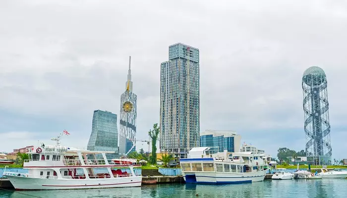 عکسی از قایق های کروز در باتومی