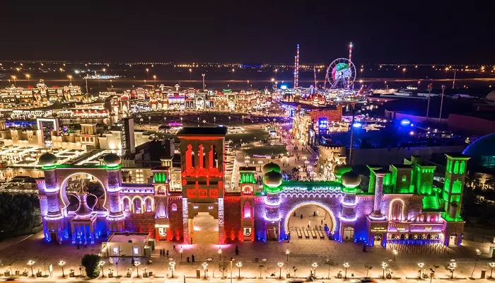 تصویری از دهکده جهانی دبی در شب