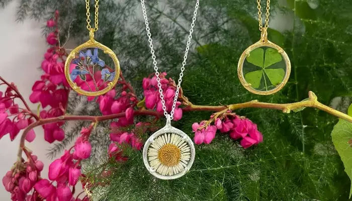 جواهرات و گردنبندهای دستساز