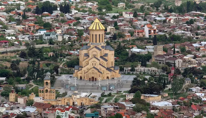 تصویری از کلیسای جامع تثلیث تفلیس