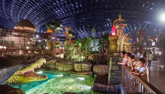 تصویری از یک شهربازی سرپوشیده در دبی