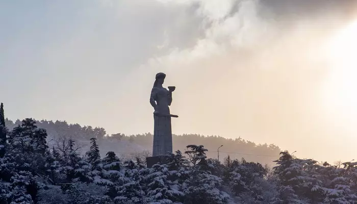 تصویری از مجسمه مادر گرجستان