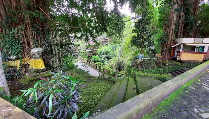 معبد پورا گونونگ لبا