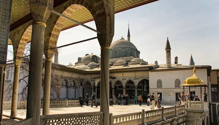 تصویری از کاخ توپکاپی استانبول در نزدیکی تنگه بسفر