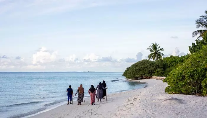 قدم زدن در سواحل مالدیو