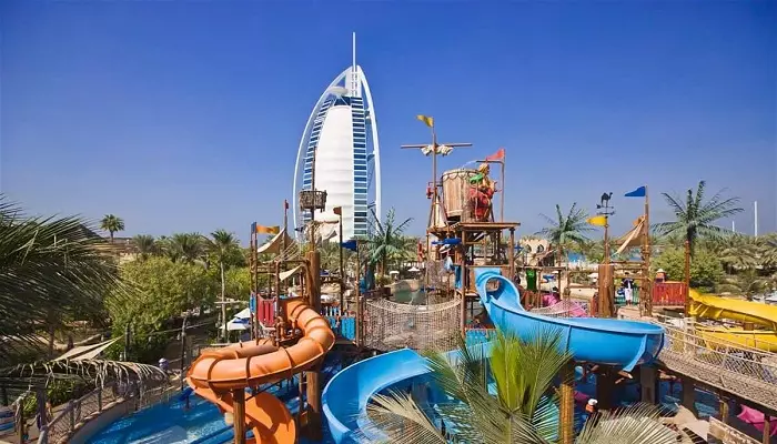 تصویری از سرسره های پارک آبی