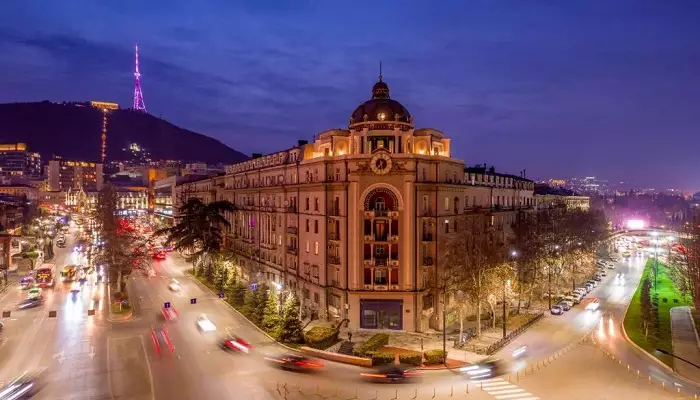 هتل زوربا و باند تفلیس