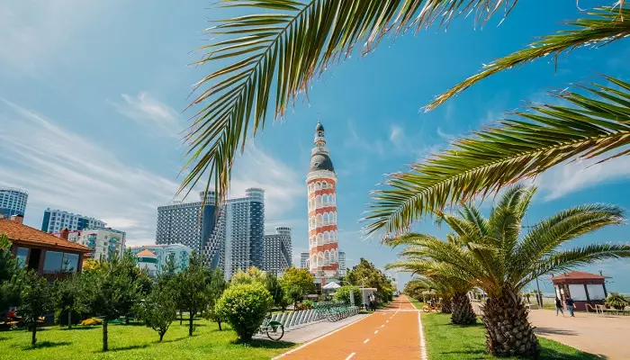 تصویری از شهر باتومی در بهار