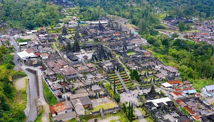 نمای هوایی از معبد بساکی بالی